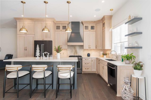 1829 W Mill ROAD, Jackson, WI 53037