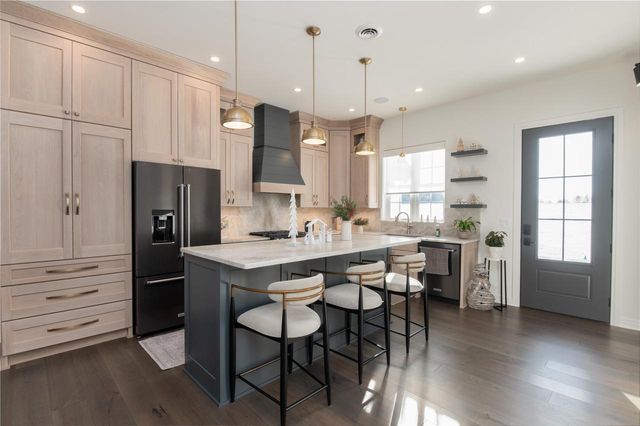 1829 W Mill ROAD, Jackson, WI 53037