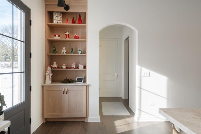 1829 W Mill ROAD, Jackson, WI 53037