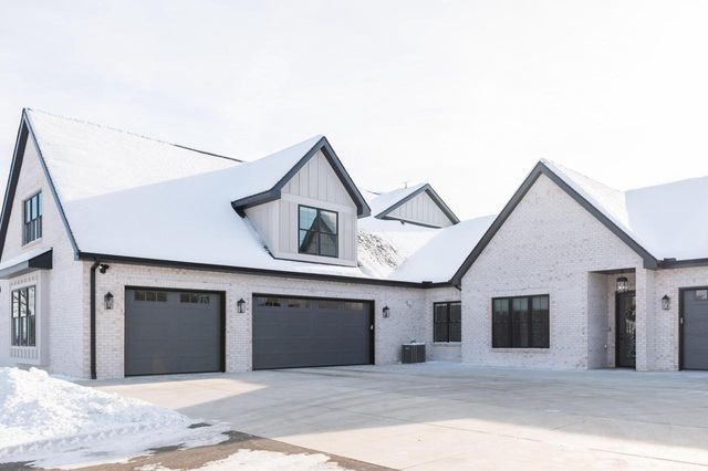 1829 W Mill ROAD, Jackson, WI 53037