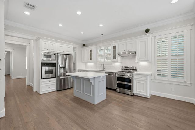 626 E 12th Street, Houston, TX 77008