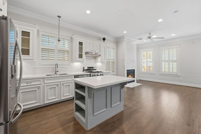 626 E 12th Street, Houston, TX 77008