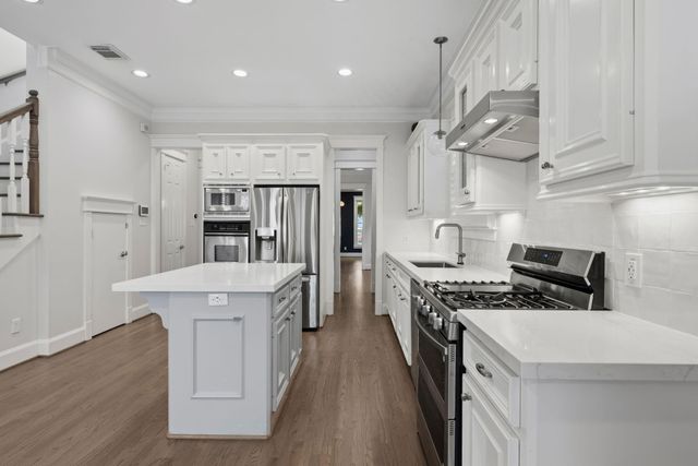 626 E 12th Street, Houston, TX 77008