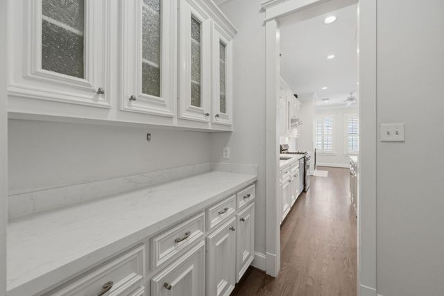 626 E 12th Street, Houston, TX 77008