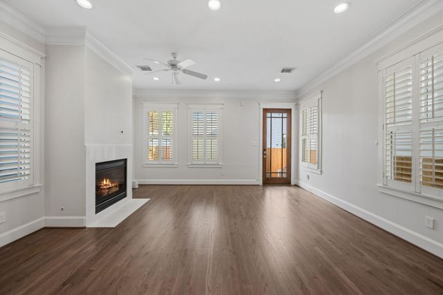 626 E 12th Street, Houston, TX 77008