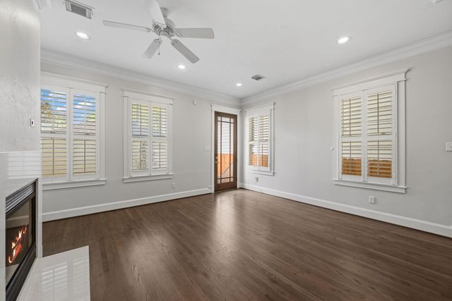 626 E 12th Street, Houston, TX 77008