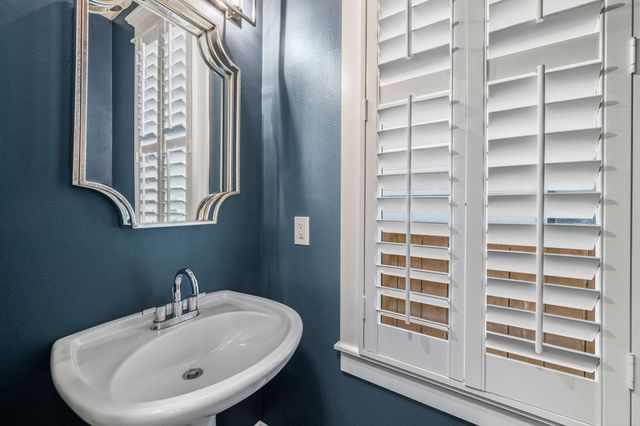 626 E 12th Street, Houston, TX 77008