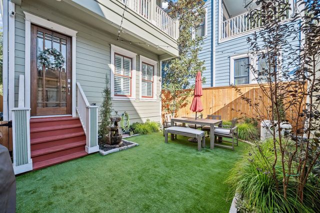 626 E 12th Street, Houston, TX 77008