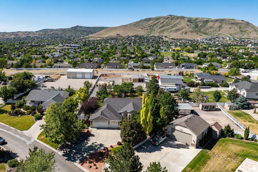13742 S HORSEBACK LN, Herriman, UT 84096