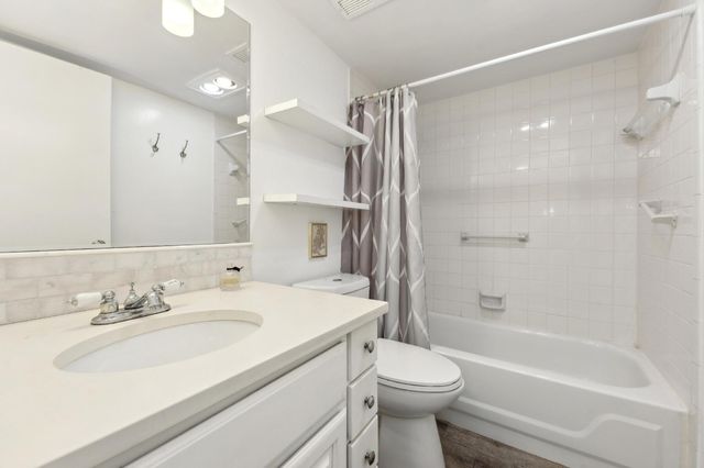 3186 Via Poinciana 115, Lake Worth, FL 33467