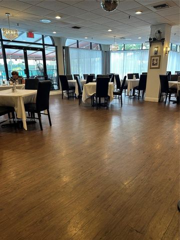 3186 Via Poinciana 115, Lake Worth, FL 33467