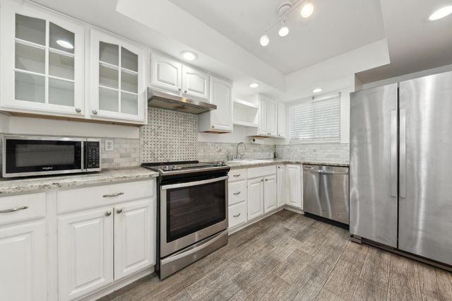 3186 Via Poinciana 115, Lake Worth, FL 33467