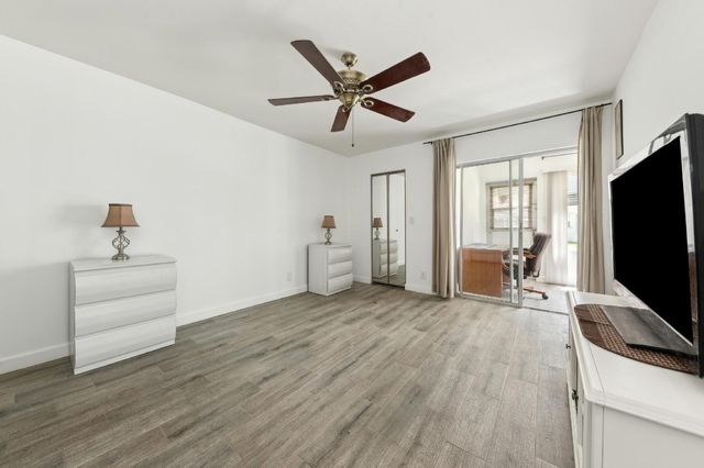 3186 Via Poinciana 115, Lake Worth, FL 33467