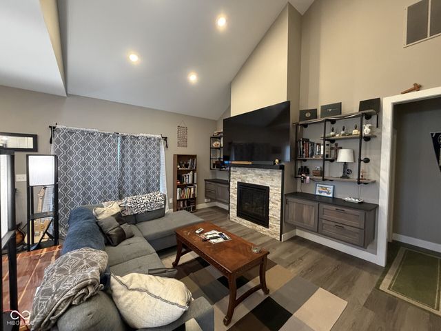 6804 Sunflower Court, Seymour, IN 47274