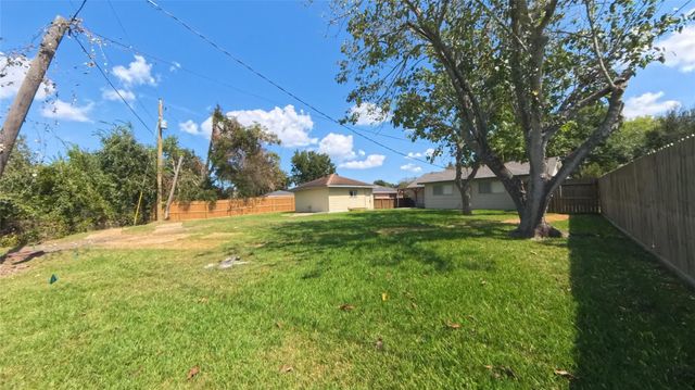 1115 Newport Boulevard, League City, TX 77573