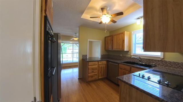 1115 Newport Boulevard, League City, TX 77573