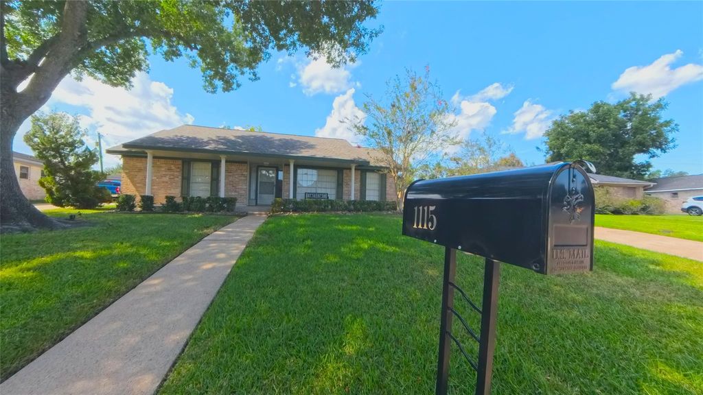 1115 Newport Boulevard, League City, TX 77573