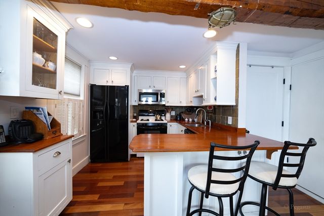 3 Circle Street 1, Marblehead, MA 01945