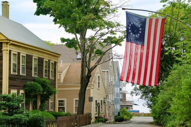 3 Circle Street 1, Marblehead, MA 01945