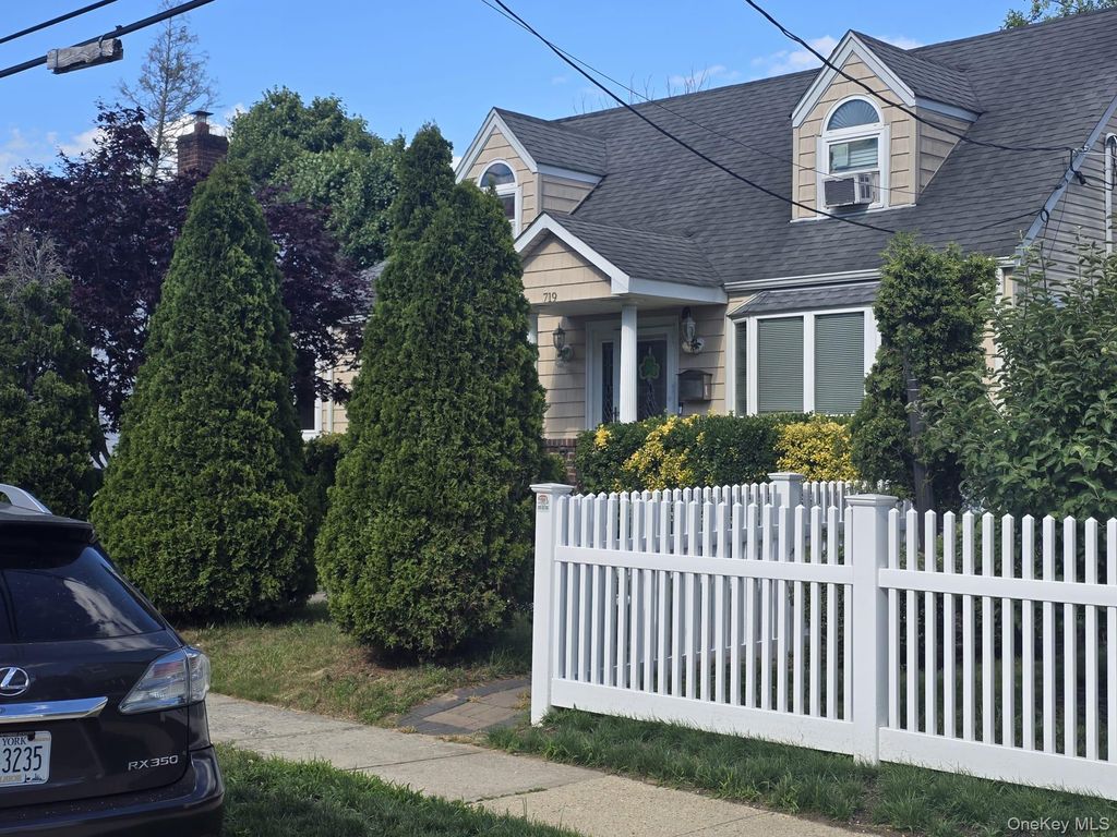 719 Oriole Avenue, West Hempstead, NY 11552