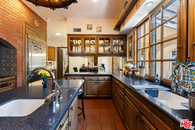 4152 Falling Leaf Drive, Encino, CA 91316