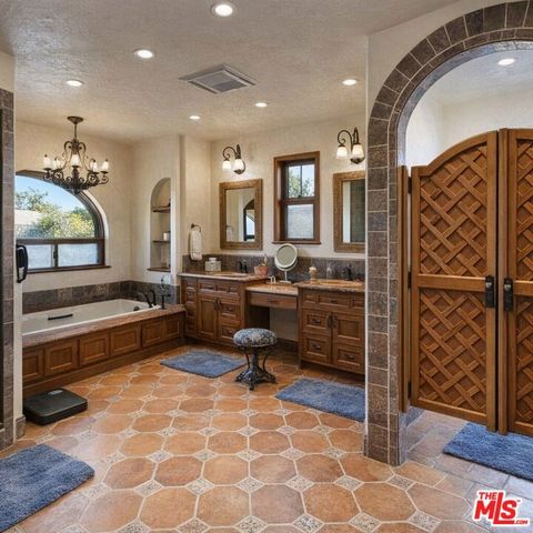 4152 Falling Leaf Drive, Encino, CA 91316