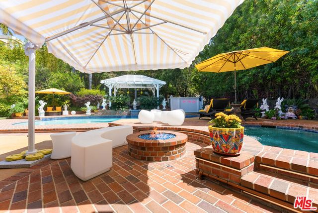 4152 Falling Leaf Drive, Encino, CA 91316