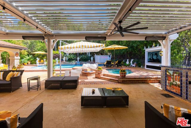 4152 Falling Leaf Drive, Encino, CA 91316