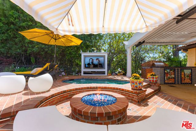 4152 Falling Leaf Drive, Encino, CA 91316