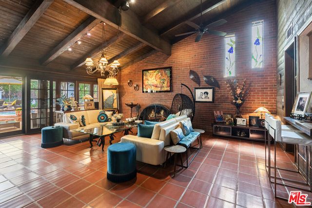 4152 Falling Leaf Drive, Encino, CA 91316