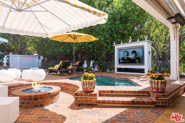 4152 Falling Leaf Drive, Encino, CA 91316
