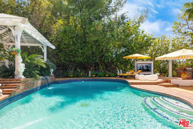 4152 Falling Leaf Drive, Encino, CA 91316