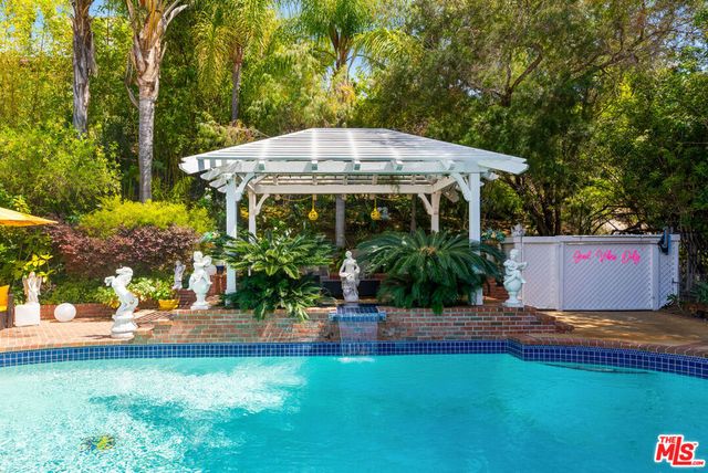 4152 Falling Leaf Drive, Encino, CA 91316