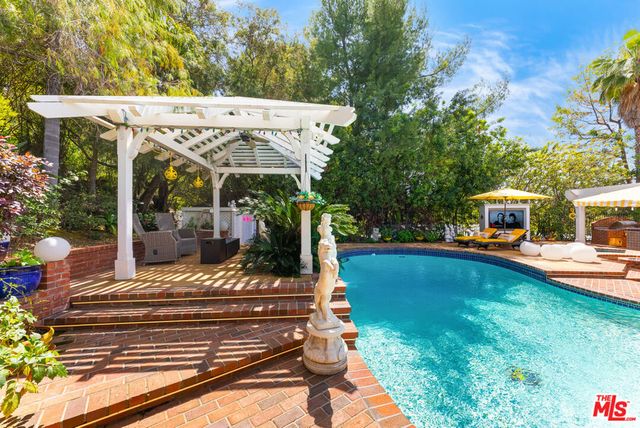 4152 Falling Leaf Drive, Encino, CA 91316