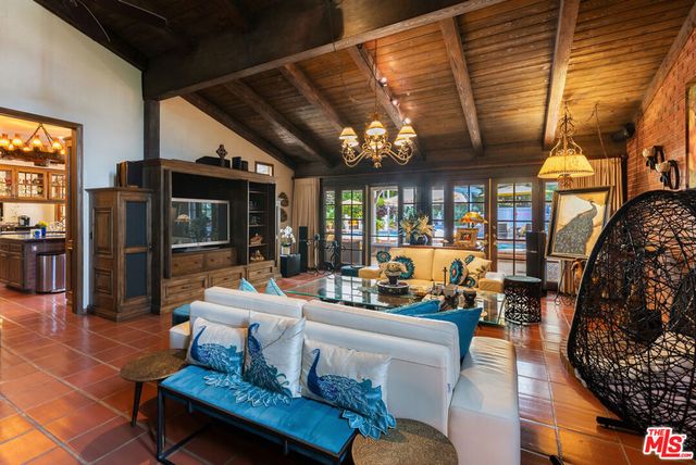 4152 Falling Leaf Drive, Encino, CA 91316