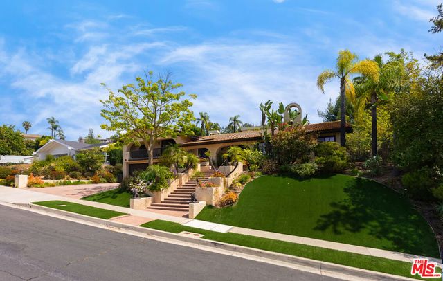 4152 Falling Leaf Drive, Encino, CA 91316