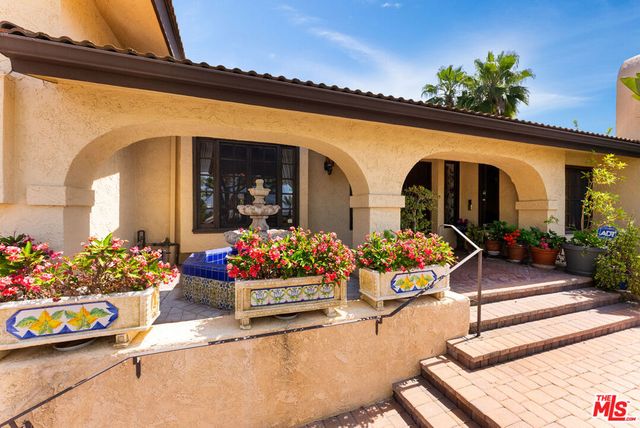 4152 Falling Leaf Drive, Encino, CA 91316