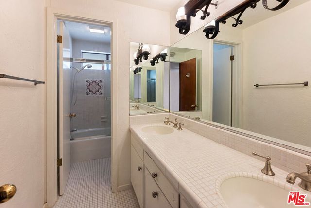 4152 Falling Leaf Drive, Encino, CA 91316