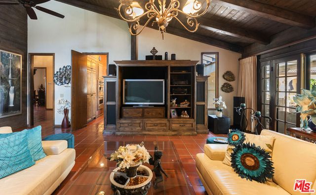 4152 Falling Leaf Drive, Encino, CA 91316