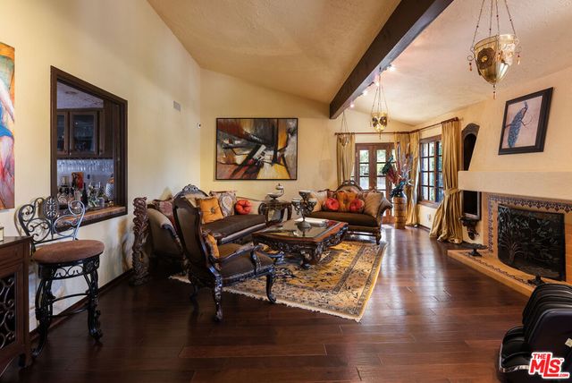 4152 Falling Leaf Drive, Encino, CA 91316