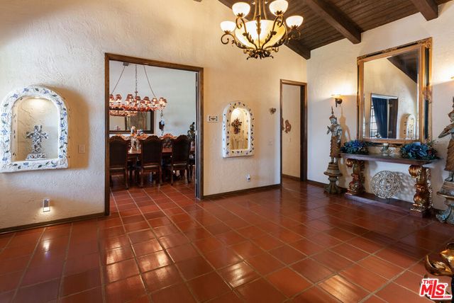 4152 Falling Leaf Drive, Encino, CA 91316