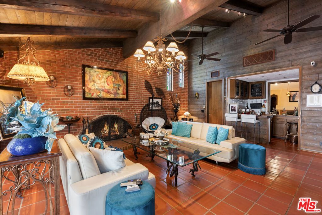 4152 Falling Leaf Drive, Encino, CA 91316