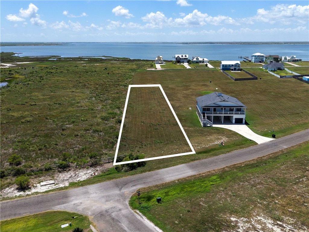 1502 Cape Velero Dr, Rockport, TX 78382 — photo 2