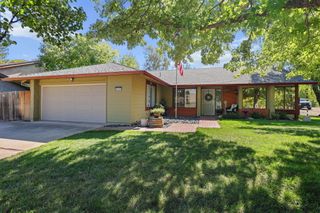 3897 Fujiyama Way, Redding, CA 96001