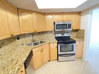 7410 SW 82nd St K202, Miami, FL 33143