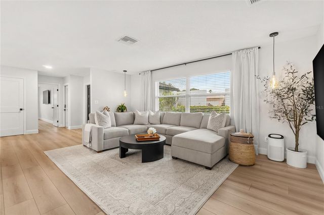 2000 KANSAS AVENUE NE, St Petersburg, FL 33703