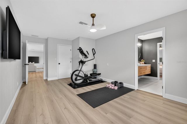 2000 KANSAS AVENUE NE, St Petersburg, FL 33703