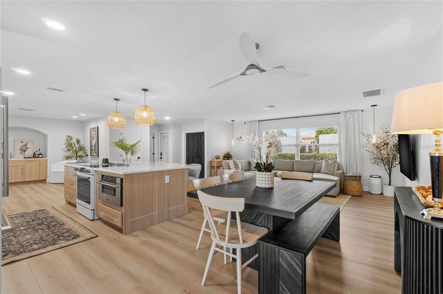 2000 KANSAS AVENUE NE, St Petersburg, FL 33703