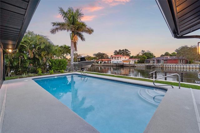 2000 KANSAS AVENUE NE, St Petersburg, FL 33703