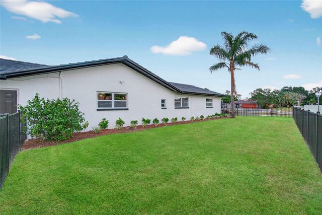 2000 KANSAS AVENUE NE, St Petersburg, FL 33703